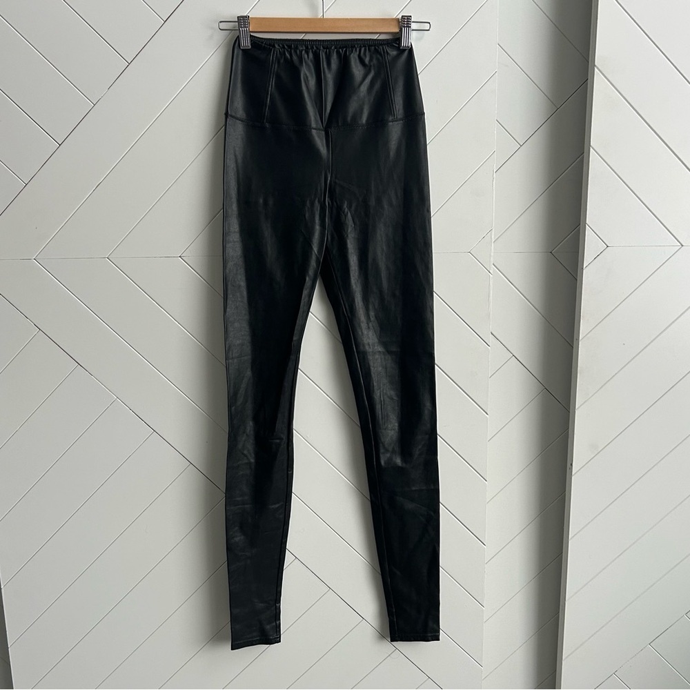 Women’s Aritzia Wilfred Free Black Faux vegan Leather Leggings size xs. - Picture 10 of 10